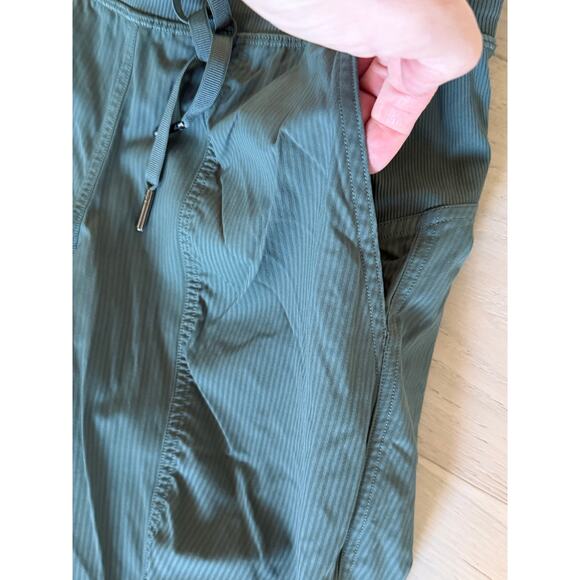 Lululemon License to Train HR joggers olive green pants Hi Rise sz 2 Retails$128 - Picture 3 of 6